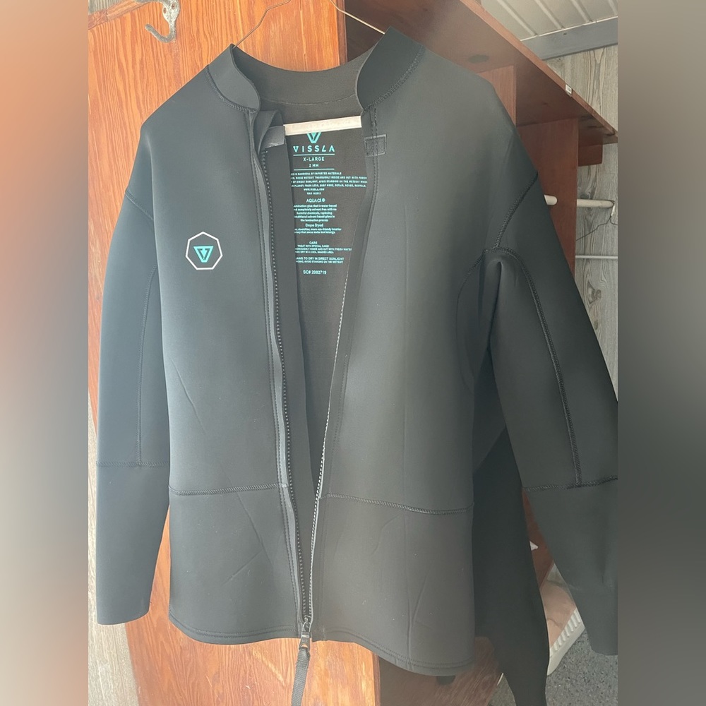 Vissla 2mm front zip wetsuit top